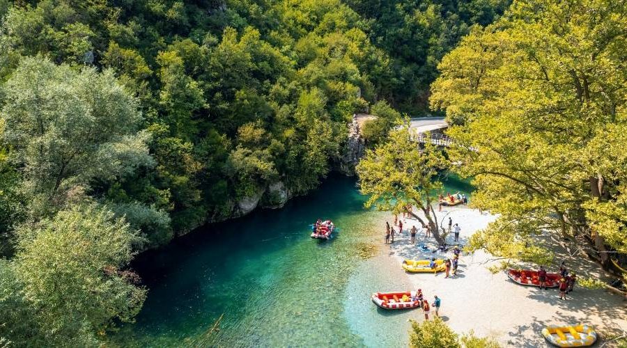 Καλοκαιρινές Διακοπές στο Βουνό στην Ελλάδα: Ανακαλύπτοντας τη Φύση και την Περιπέτεια