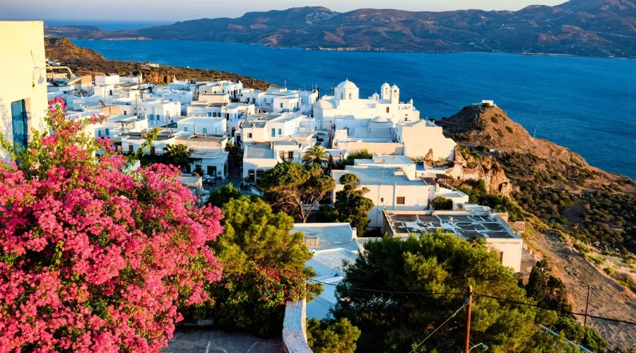 Μήλος, το Νησί των χρωμάτων.